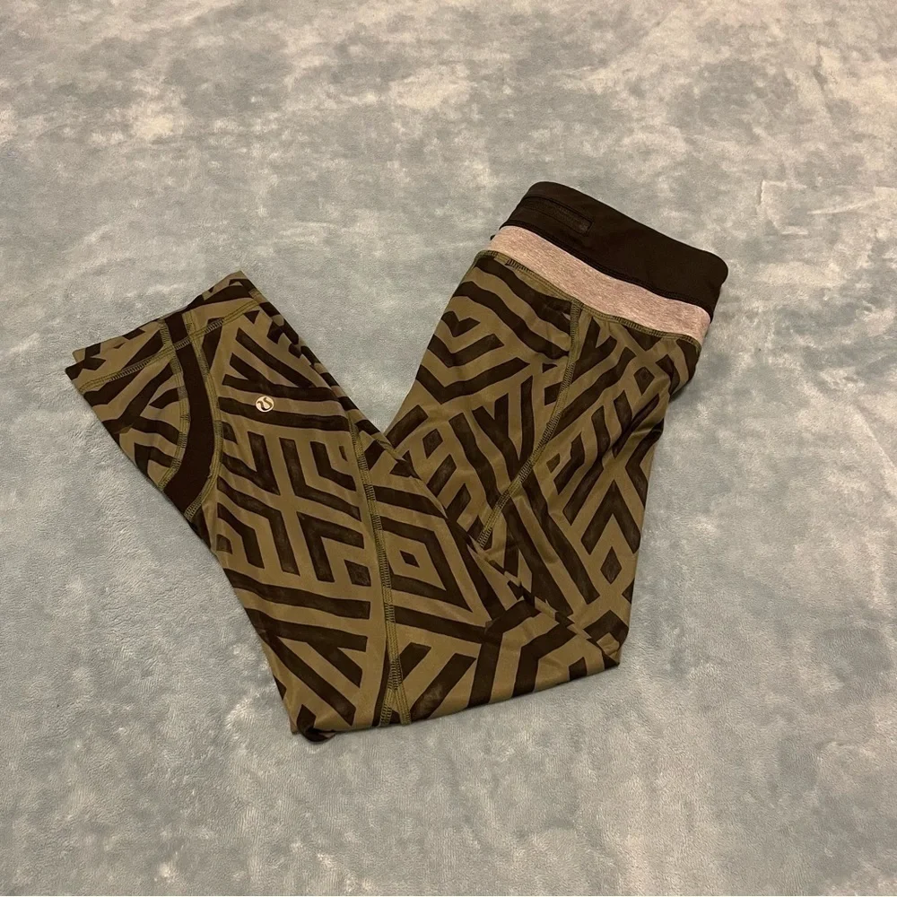 Lululemon Cropped Leggings Green and Black Size 6 - Picture 4 of 9
